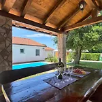 House Daniela Villa *