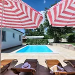 House Daniela Villa *