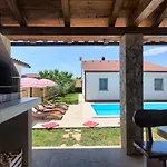 Vila House Daniela Marcana