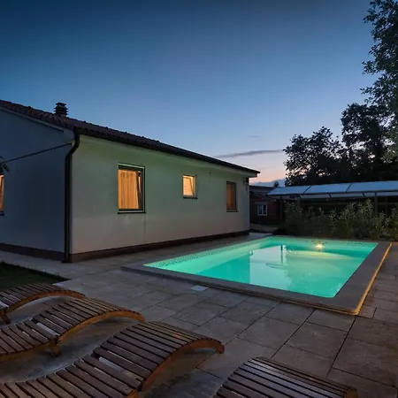 Villa House Daniela *