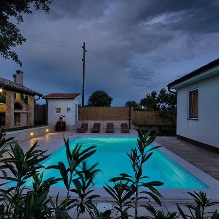 House Daniela Villa *