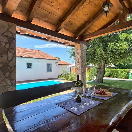 House Daniela Villa *